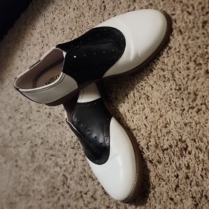 Bee -Bops!  They just need shoelaces